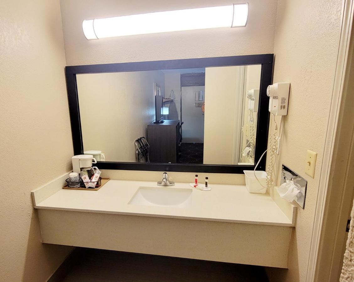 ซูเปอร์ 8 บาย วินด์แฮม แมเรียน นอร์ทแคโรไลนา Hotel ภายนอก รูปภาพ